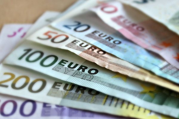 w jaką walutę warto inwestować